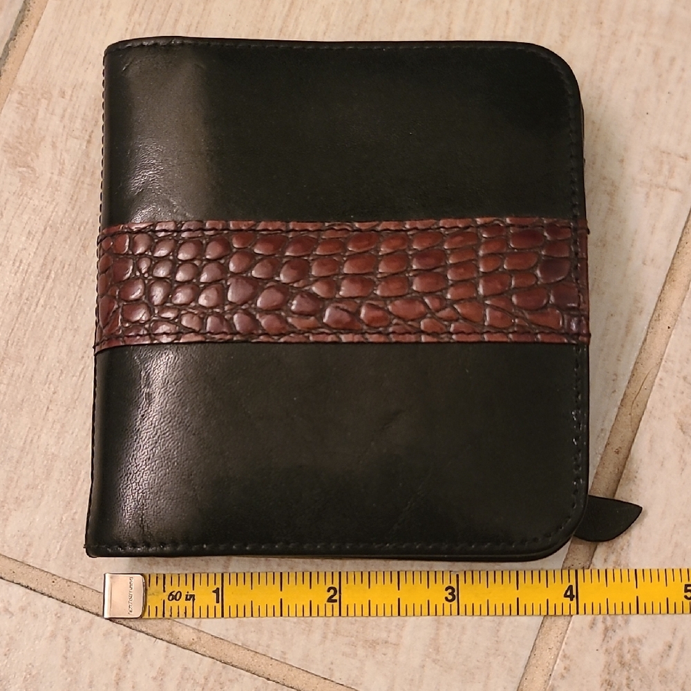 Women's Black and Brown Brahmin Leather Folding Wallet in EUC!